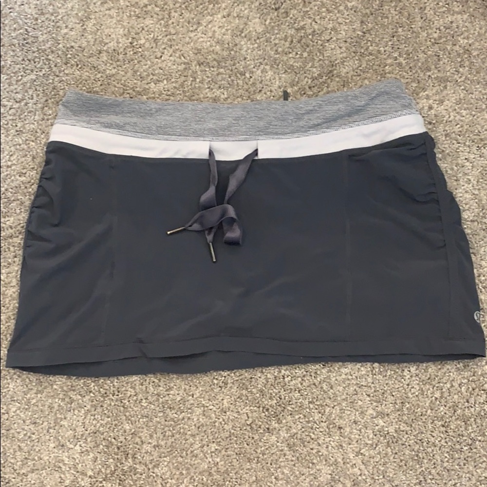 Gray lululemon tennis skirt